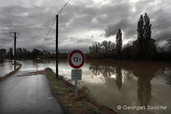 Route d'Aumes, Pézenas, crue de l'Hérault 05/11/11