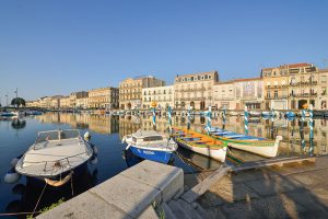 800px-Quai_Maréchal_de_Lattre_de_Tassigny,_Sète_01